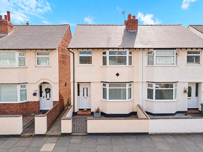 3 Bedroom End Of Terrace House For Sale In Hadfield Avenue, Hoylake, Merseyside, CH47