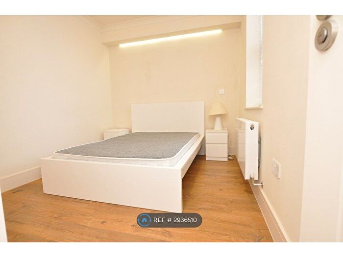 1 Bedroom Flat To Rent In High Road, London, N2