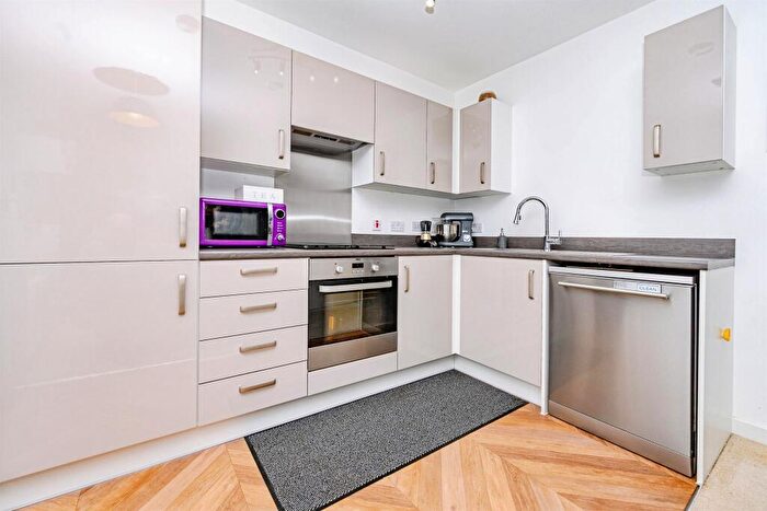 2 Bedroom Apartment For Sale In Frogmore Road, Hemel Hempstead, HP3