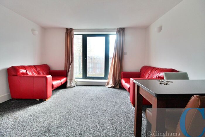 3 Bedroom Flat To Rent In Clapham Road, London, SW9
