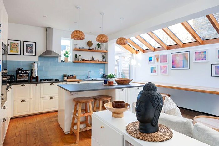 3 Bedroom Flat For Sale In Aylmer Road, London, W12