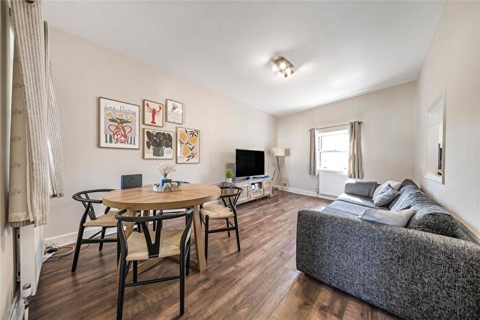 2 Bedroom Flat For Sale In Parish Lane, London, SE20