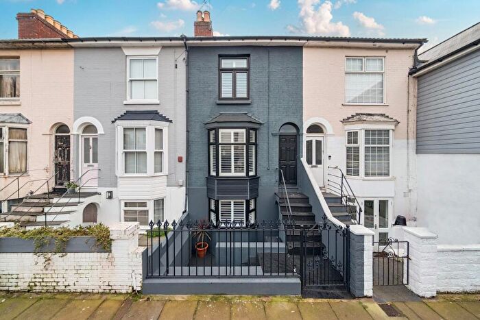 3 Bedroom Town House For Sale In Chelsea Road, Southsea, PO5