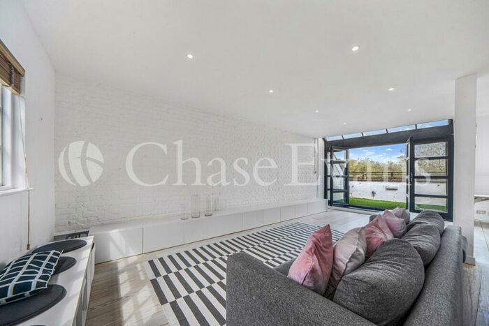 2 Bedroom Duplex To Rent In Dundee Court, Wapping High Street, Wapping, E1W