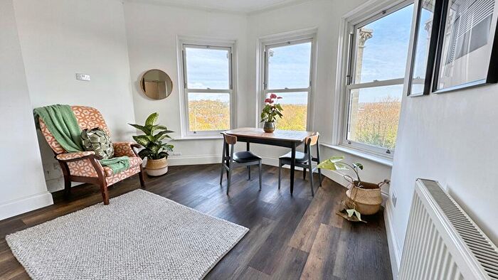 3 Bedroom Flat To Rent In Ashley Hill, Bristol, BS7