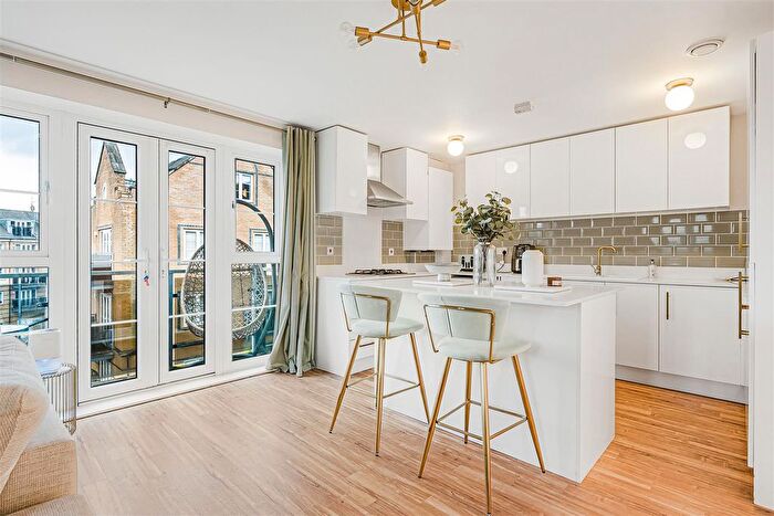 2 Bedroom Flat For Sale In Kingsmead Court, Constables Way, Hertford, SG13