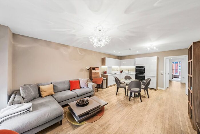 2 Bedroom Flat To Rent In Telegraph Avenue, London, SE10