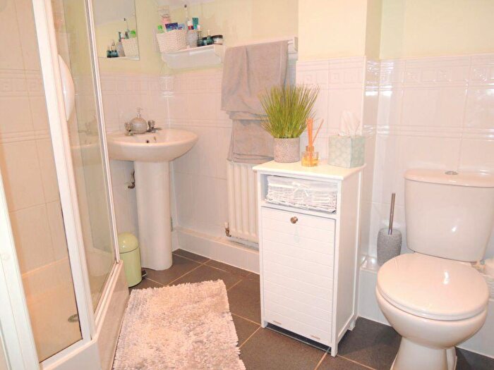 1 Bedroom Flat To Rent In Hythe, CO2