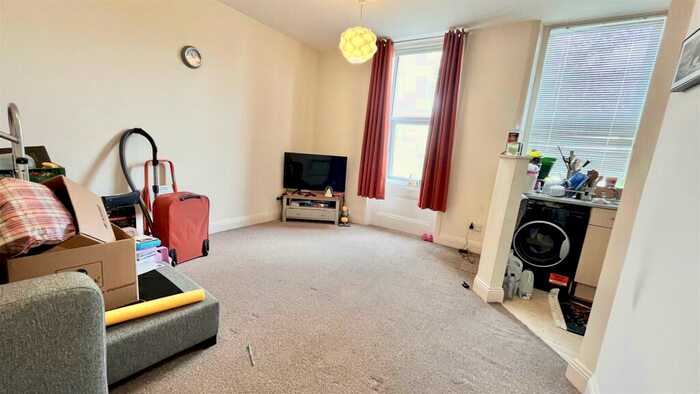 1 Bedroom Flat To Rent In The Crescent, Boscombe, BH1