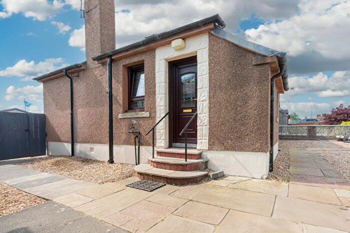 2 Bedroom Cottage For Sale In Manse Road, Glencraig, Lochgelly, KY5