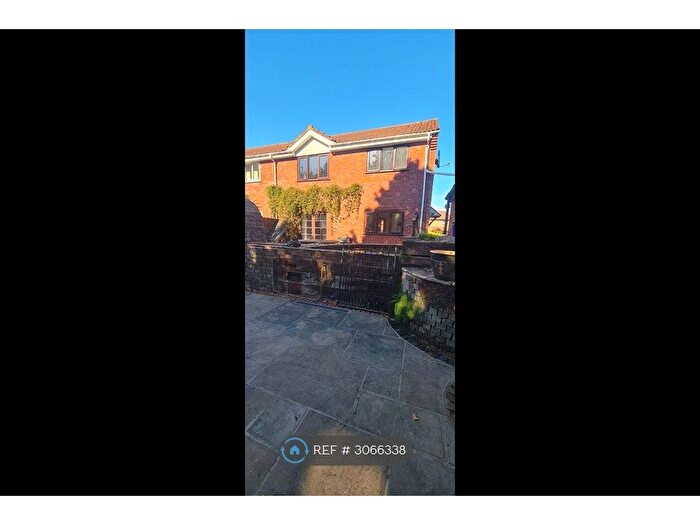 3 Bedroom Semi Detached House To Rent In Saffron Close, Taunton, TA1