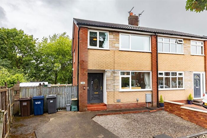 3 Bedroom Semi-Detached House For Sale In Newton Close, Leyland, PR26