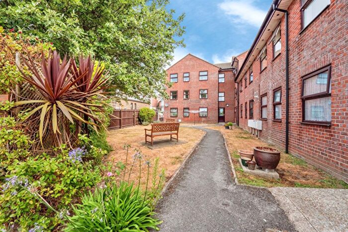 1 Bedroom Flat For Sale In Spa Road, Weymouth, DT3