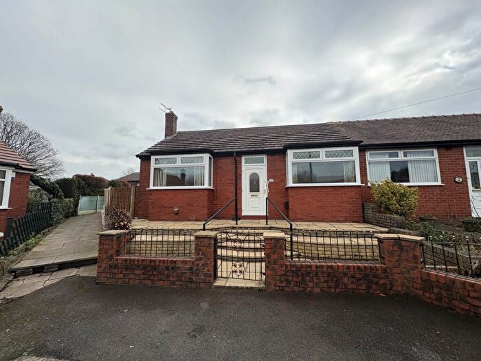 2 Bedroom Semi-Detached Bungalow For Sale In Keswick Avenue, Oldham, OL9