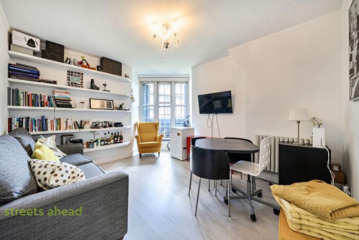 2 Bedroom Flat For Sale In Old Kent Road, London, SE1