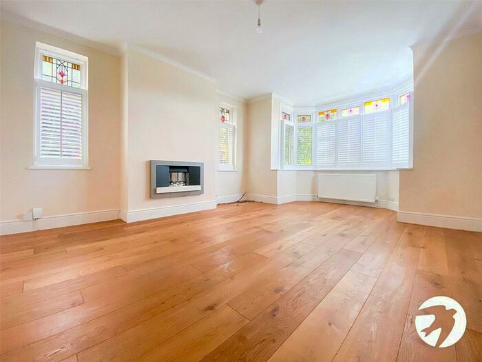 3 Bedroom Detached House To Rent In Maidstone Road, Chatham, Kent, ME4