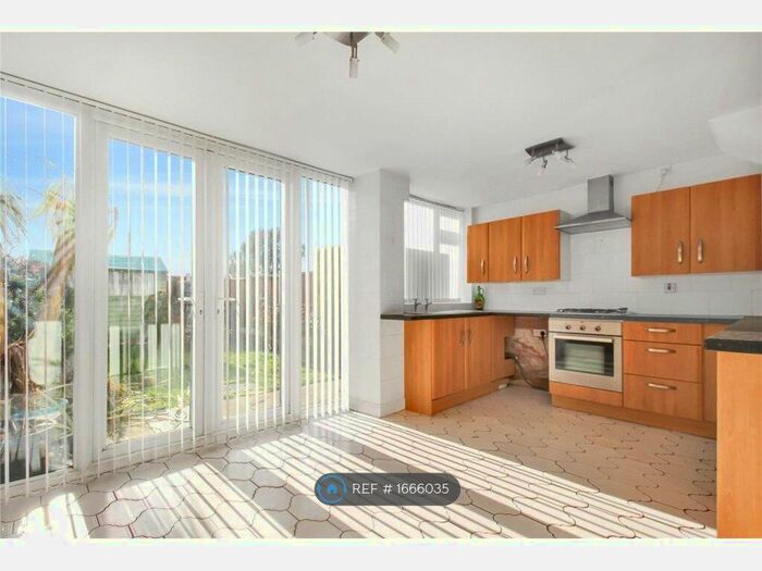 3 Bedroom End Of Terrace House To Rent In Ridsdale Lawn, Liverpool, L27