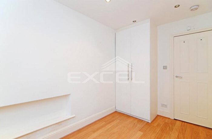 2 Bedroom Apartment To Rent In Frognal, Hampstead, London, NW3
