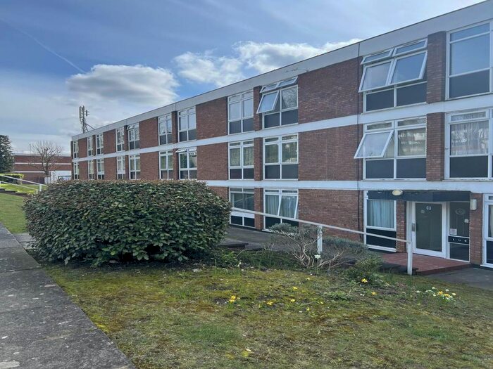 2 Bedroom Flat To Rent In The Pines, Purley, CR8