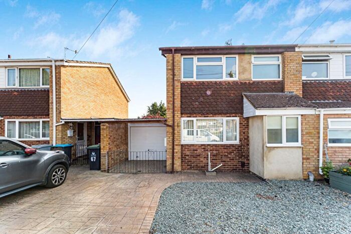 3 Bedroom Semi-Detached House For Sale In Abbey Road, Witney, OX28