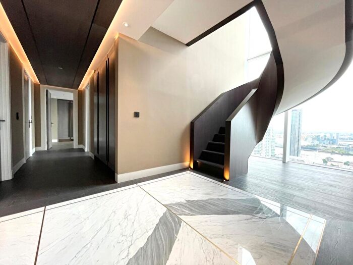 3 Bedroom Flat To Rent In Maine Tower, Harbour Way, E14