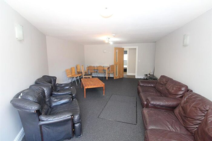 5 Bedroom Flat To Rent In Darran Street, Cathays, Cardiff, CF24