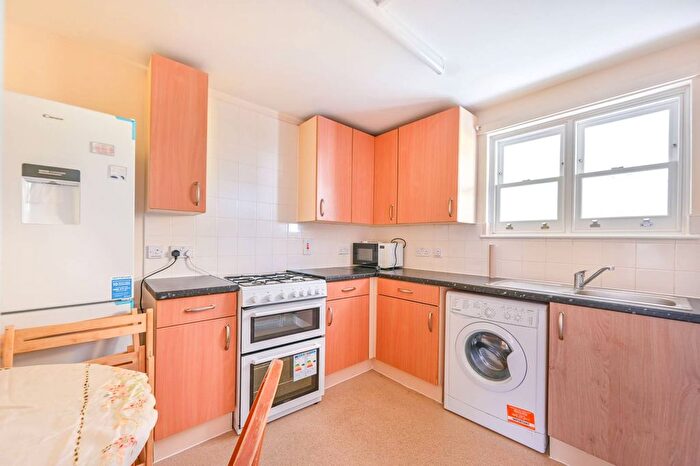 1 Bedroom Flat To Rent In Exeter Road, Mapesbury Estate, London, NW2