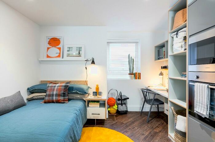 Studio To Rent In Commercial Road, Portsmouth, Hampshire, PO1