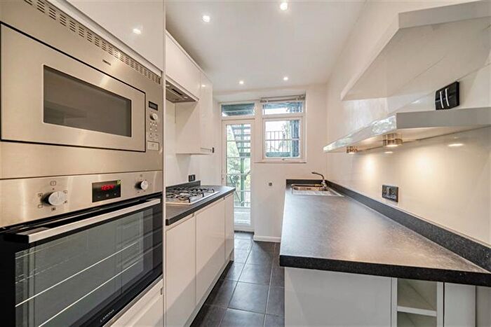 2 Bedroom Flat For Sale In Elmhurst Court, St. Peters Road, CR0