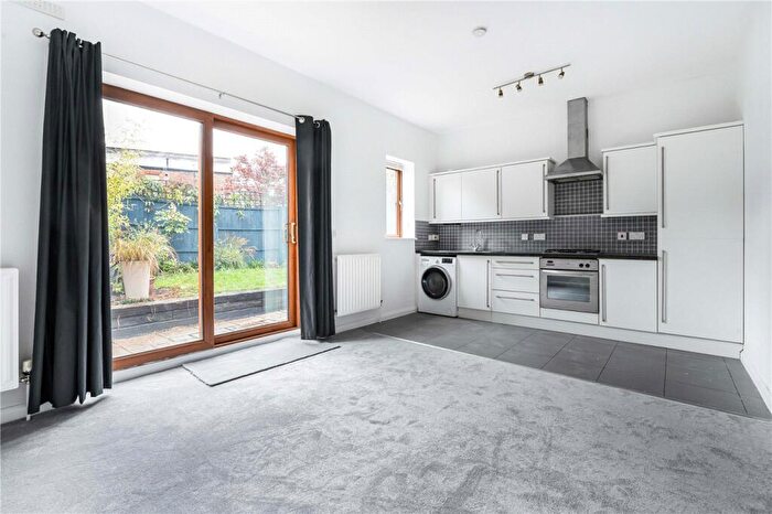 1 Bedroom Apartment For Sale In East End Road, East Finchley, London, N2