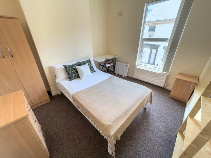 4 Bedroom Terraced House To Rent In Fell Street, L7