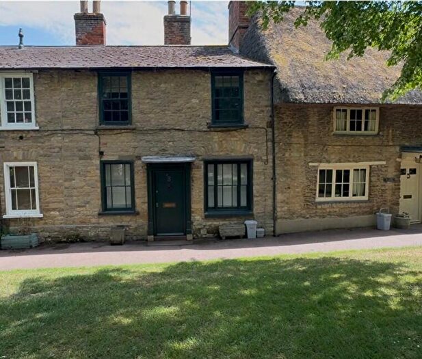 3 Bedroom Terraced House To Rent In The Green, MK43