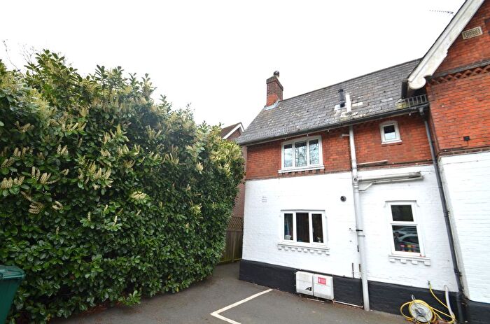1 Bedroom Flat To Rent In Gresham Road, Staines-Upon-Thames, TW18