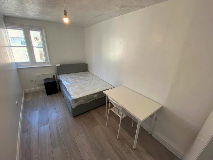 2 Bedroom Flat To Rent In Western Road, Brighton, BN3