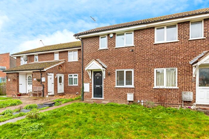 2 Bedroom End Terrace House For Sale In Penn Road, Slough, SL3