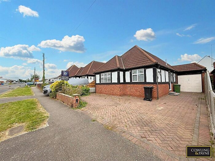 3 Bedroom Bungalow For Sale In Bruce Grove, Wickford, SS11