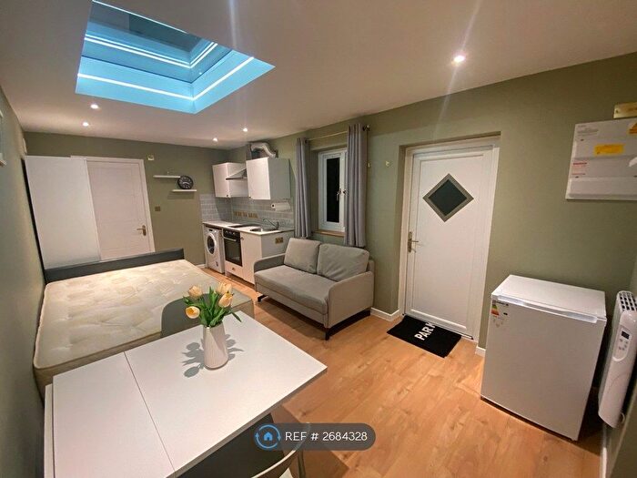 Studio To Rent In Tamworth Lane, Mitcham, CR4