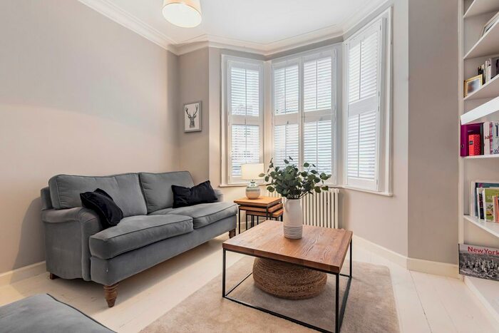 2 Bedroom Flat To Rent In Clovelly Road, London, W4