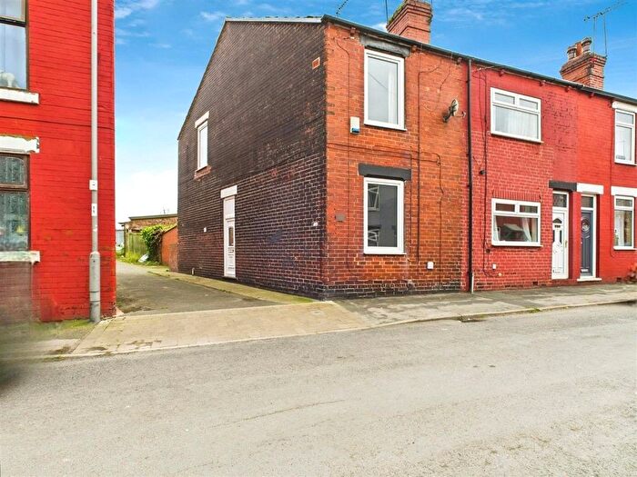 3 Bedroom End Of Terrace House For Sale In Victoria Street, Hemsworth, Pontefract, West Yorkshire, WF9