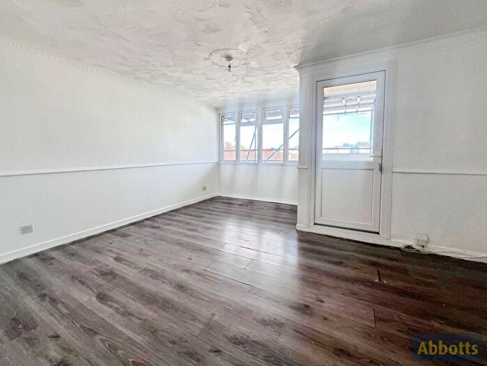 3 Bedroom Maisonette To Rent In Southwark Path, Basildon, SS14