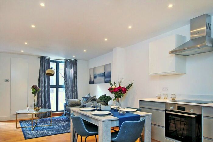 2 Bedroom Apartment To Rent In Umberston Street, London, E1