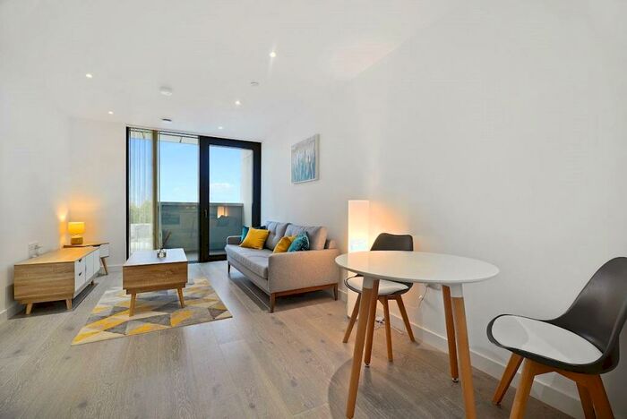 1 Bedroom Apartment To Rent In Carriage House, City North Place, London, N4