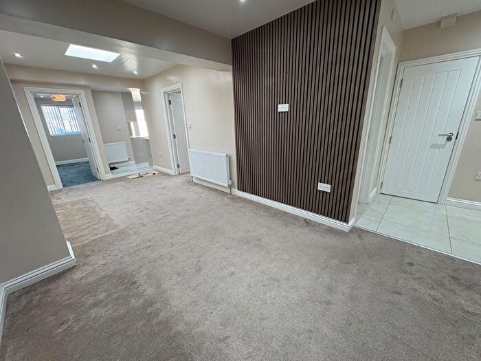 3 Bedroom Maisonette To Rent In Wentworth Crescent, Ground Floor, Hayes, UB3