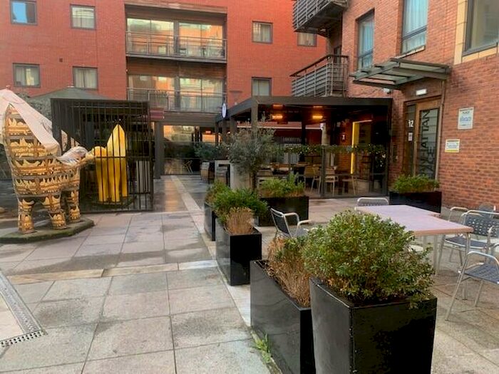 2 Bedroom Apartment To Rent In Madison Square, Liverpool, L1