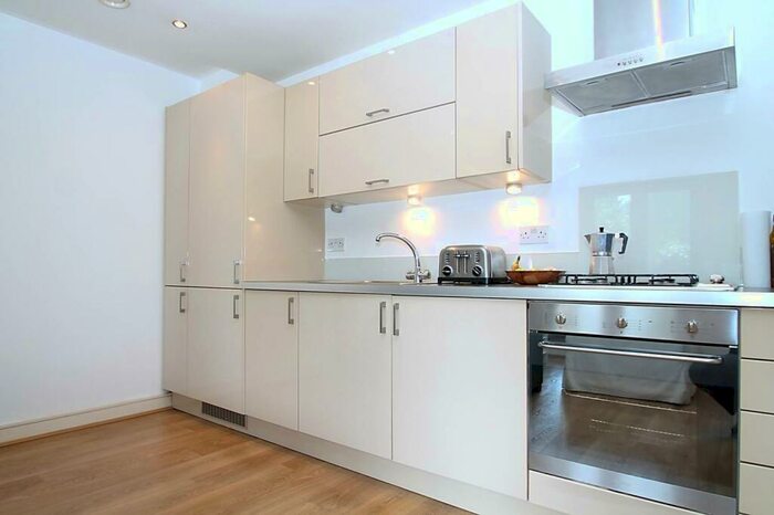 1 Bedroom Flat To Rent In Challis House, Battersea Park Road, SW11