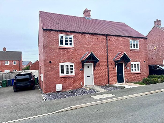 3 Bedroom Semi-Detached House For Sale In Fontwell Drive, Towcester, NN12