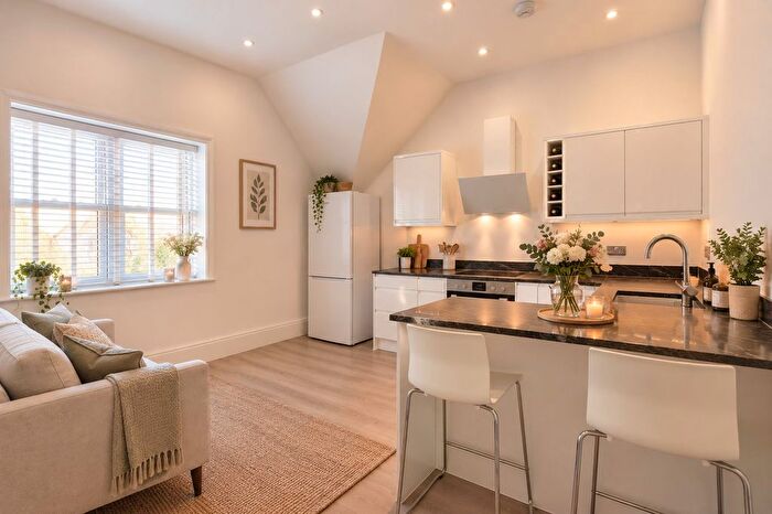 1 Bedroom Flat To Rent In Woodfield Lane, Station House, KT21
