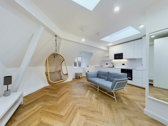 1 Bedroom Flat To Rent In East Street, Horsham, RH12