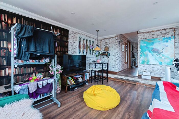 2 Bedroom Flat For Sale In Wimborne Road, Bournemouth, BH9