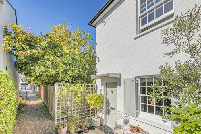 2 Bedroom House For Sale In York Road, Weybridge, KT13